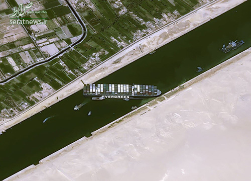 عکس ماهوار‌ه‌ا‌ی از کشتی به گل نشسته در سوئز