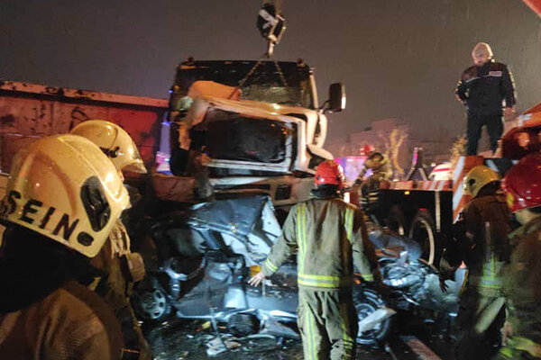 تصادف ۱۴ خودرو در بزرگراه شیخ فضل الله