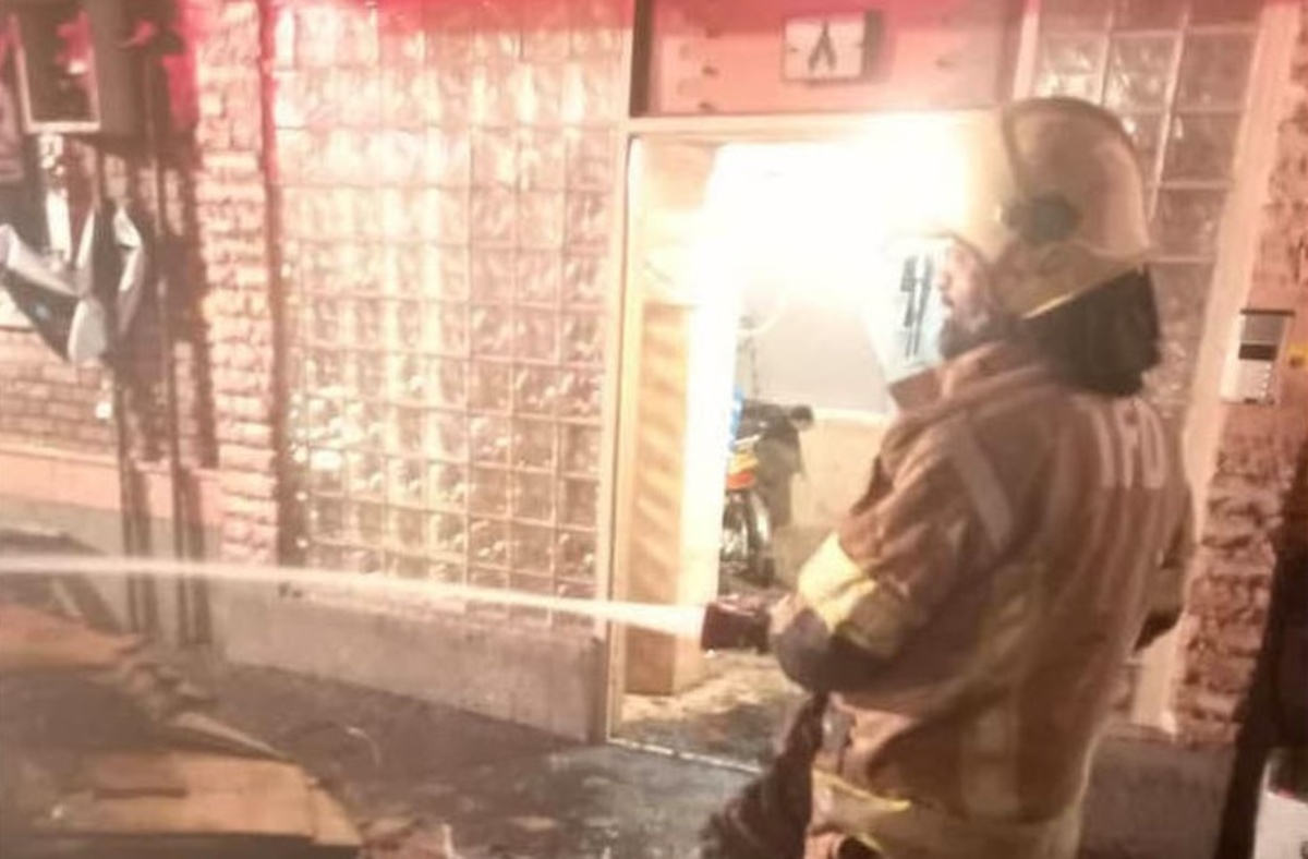 امدادرسانی آتش نشانان کرج به ۲۵ گرفتار در میان دود و آتش