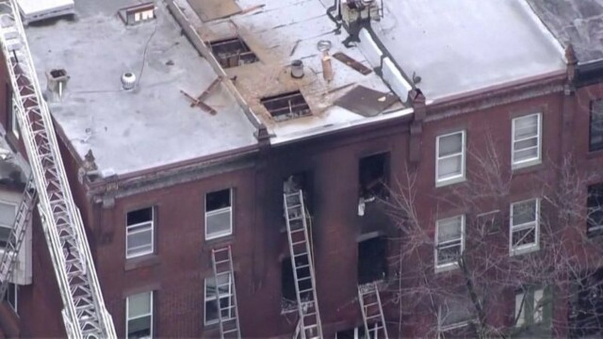 آتش‌سوزی ساختمانی در فیلادلفیا ۱۲ قربانی گرفت