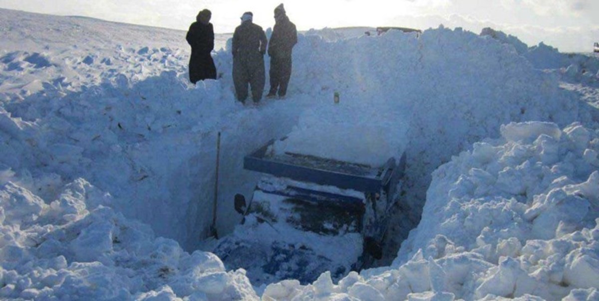 بارش برف یک و نیم متری در روستاهای مریوان