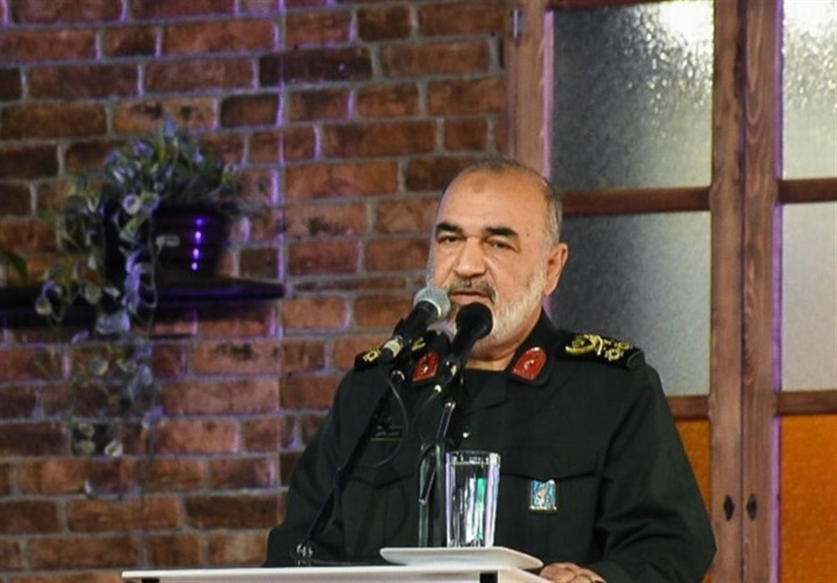 دستور سردار سلامی به یگانهای سپاه برای تداوم امدادرسانی به مردم گرفتار در سیل و برف