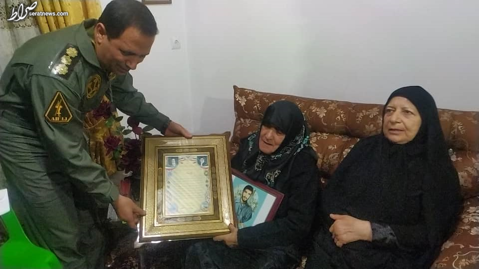 وقتی قامت ارتش در مقام مادر شهید خم می‌شود + عکس