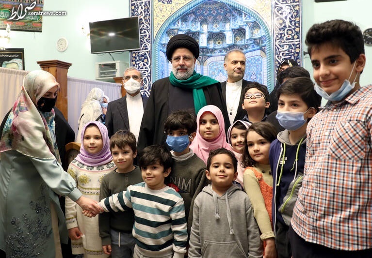 عکس یادگاری رئیسی با کودکان ایرانی مقیم روسیه