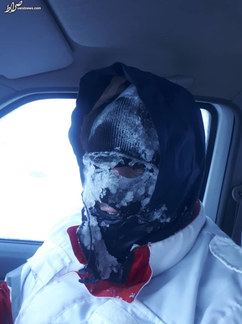 عکس / چهره یخ زده قهرمانان هلال احمر در کولاک محور اهر