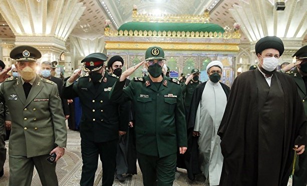 تصاویر / تجدید میثاق فرماندهان ارشد و کارکنان نیروهای مسلح با آرمانهای امام (ره)