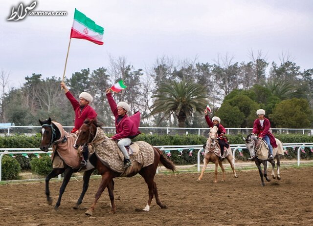 عکس / رژه اسب سواران ترکمن در جشن پیروزی انقلاب اسلامی