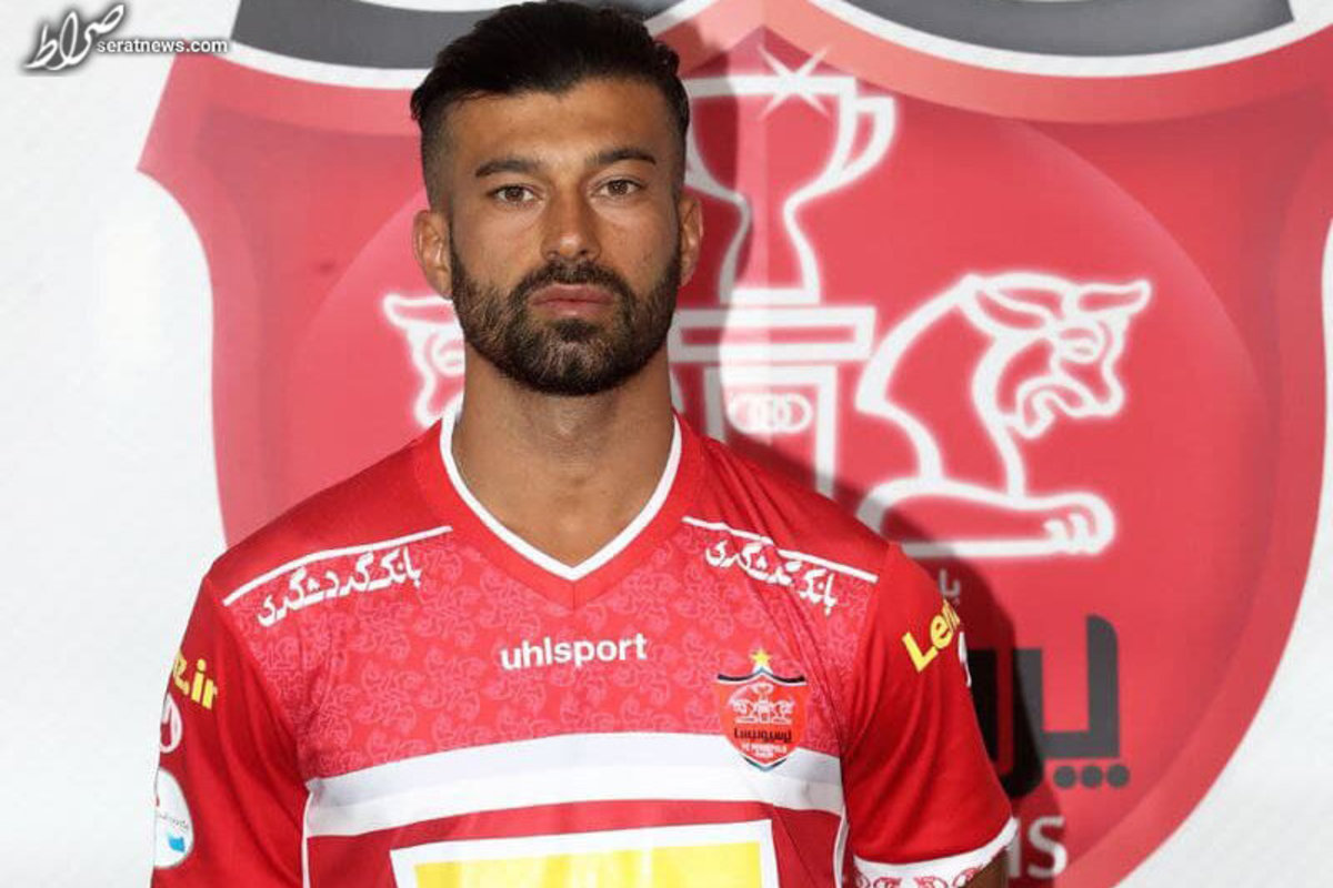 ژست جالب رامین رضاییان با پیراهن پرسپولیس+عکس