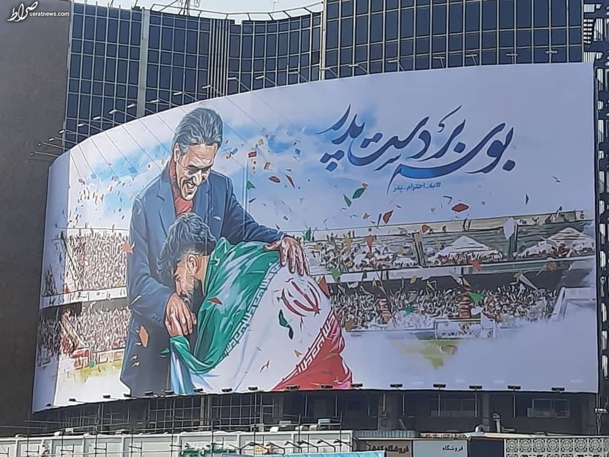 فیلم / بوسه امیر عابدزاده بر دستان پدر پس از پیروزی