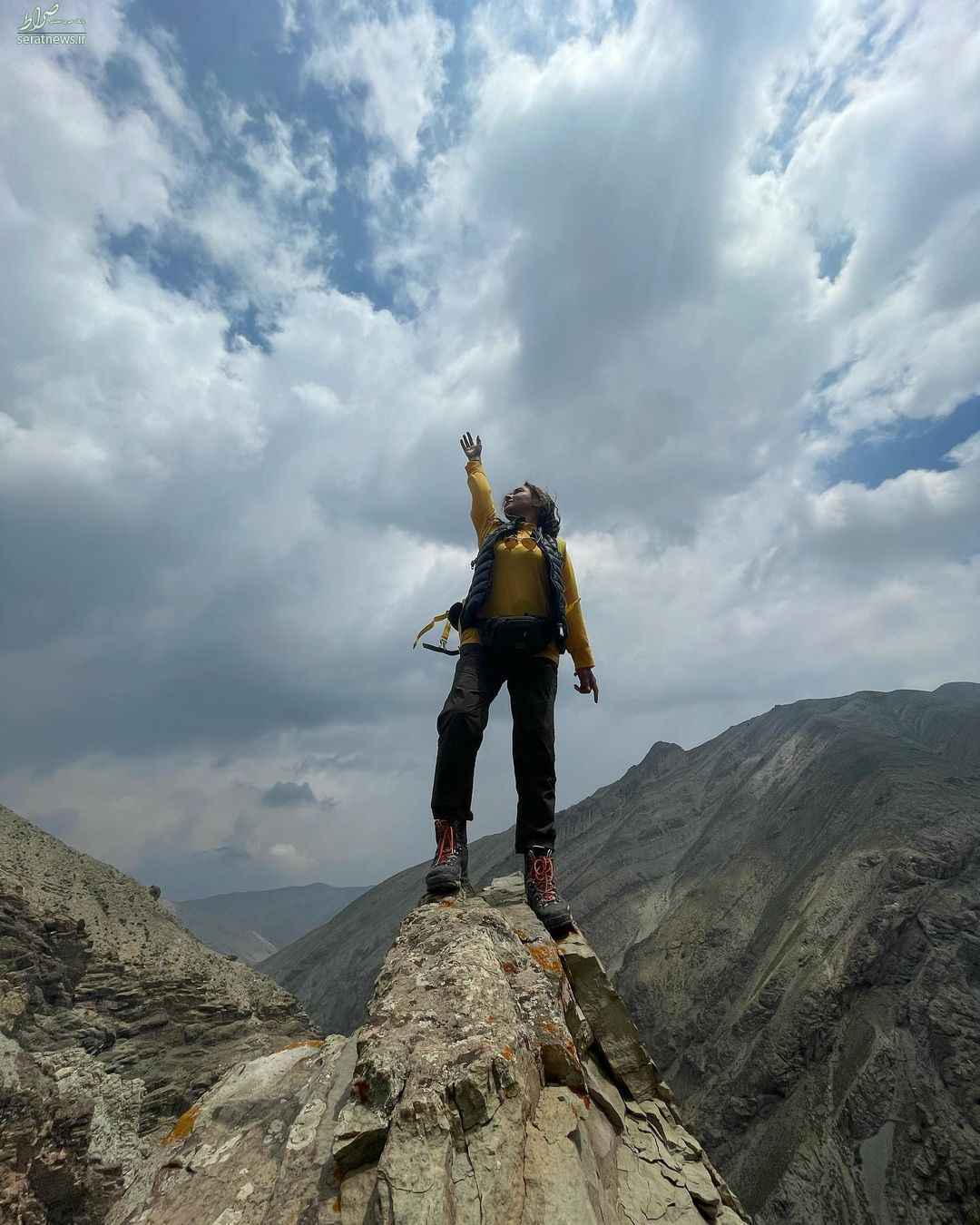 عکس/  تصویر جالب آنا نعمتی روی قله کوه