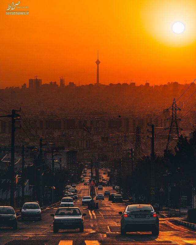 لحظه‌ غروب آفتاب در تهران