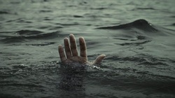 سقوط مرد ۵۶ ساله در رودخانه کرج