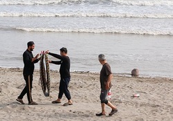 نجات ۵۰ نفر از غرق شدن در دریای مازندران