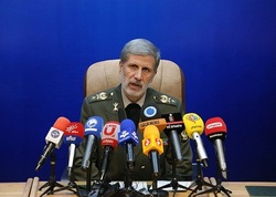 وزیر دفاع: ناوشکن دنا ‌سرعت و چابکی نیروی دریایی ارتش را ‌افزایش می‌دهد‌‌ / ایران ‌شریکی مطمئن ‌برای کشورهای منطقه‌ است