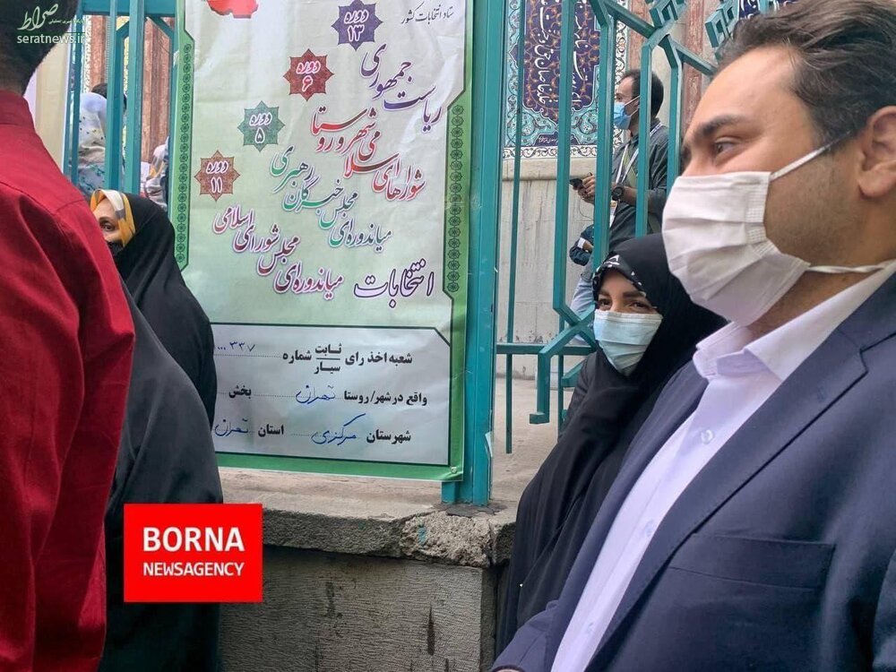 عکس دختر و داماد روحانی در صف رای