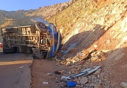 واژگونی مینی بوس در محور عجب‌شیر-آذرشهر، ۳ کشته و مصدوم برجا گذاشت