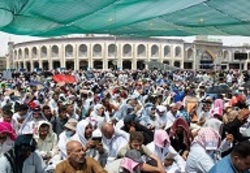 زائران امام حسین در دمای ۴۸ درجه دعای عرفه را خواندند+عکس و فیلم