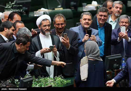 دو تصویر معنادار از تفاوت مراسم تحلیف روحانی و رئیسی+عکس