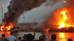 لنج تجاری در «خور» گناوه در آتش سوخت/۳۰۰ میلیارد تومان خسارت