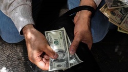 نرخ دلار در خیابان فردوسی از تحولات هرات تاثیر می‌پذیرد؟