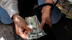 نرخ دلار در خیابان فردوسی از تحولات هرات تاثیر می‌پذیرد؟