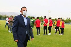 وعده عزیزی خادم به ملی‌پوشان مقابل وزیر ورزش