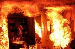 کارخانه تولید ماسک ورامین در آتش سوخت/ عوامل آتش نشانی در حال مهار آتش