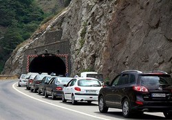 ترافیک سنگین در هراز و کندوان/ باران در جاده‌های دو استان