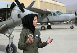 سنگسار خلبان زن افغانستانی توسط طالبان! / صفیه فیروزی کیست؟+ عکس