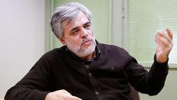 توییتهای اخیر حسن روحانی به چه معناست؟