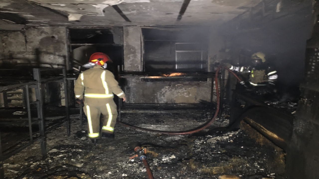 آتش سوزی یک آپارتمان مسکونی ۴۰ واحدی در خیابان کامرانیه