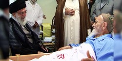 رهبر انقلاب بر پیکر علامه حسن‌زاده آملی نماز اقامه می‌کنند