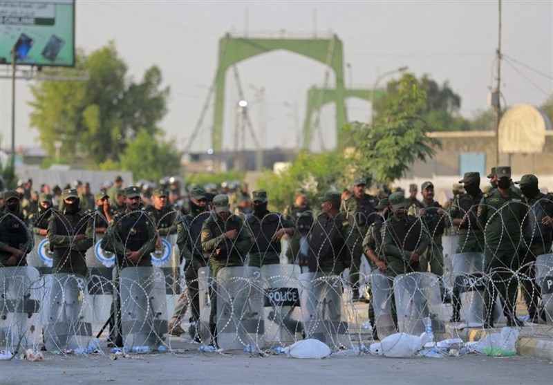 درگیری نیروهای امنیتی با معترضان در بغداد/ جان باختن سه نفر و زخمی شدن ۱۶۰ نفر دیگر