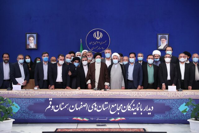 رئیسی در دیدار نمایندگان اصفهان، سمنان و قم: دولت برای کم‌آبی برنامه دارد/قانون جدید حمایت از خانواده را اجرا می‌کنیم