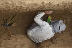 کشف استخوان‌های ۲۴۰ هزار ساله یک کودک باستانی+عکس