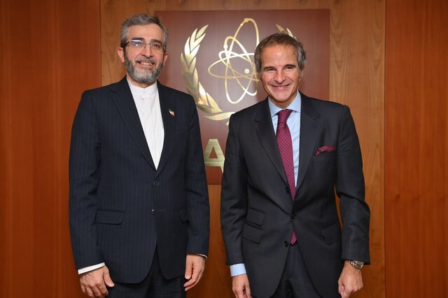 باقری در دیدار با گروسی: ایران مصمم به ادامه مشارکت فعالانه و مثبت در گفت‌وگوهاست
