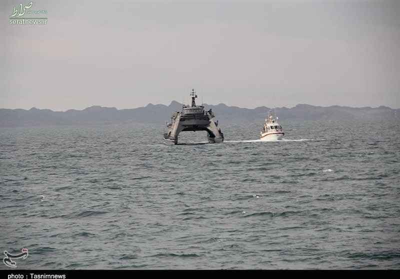 ایران و عمان در تنگه هرمز و دریای عمان رزمایش مشترک برگزار کردند + عکس