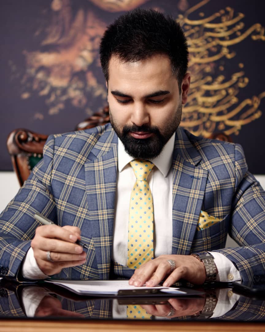 دکتر امیر هاشملو و زیبایی آرمانی