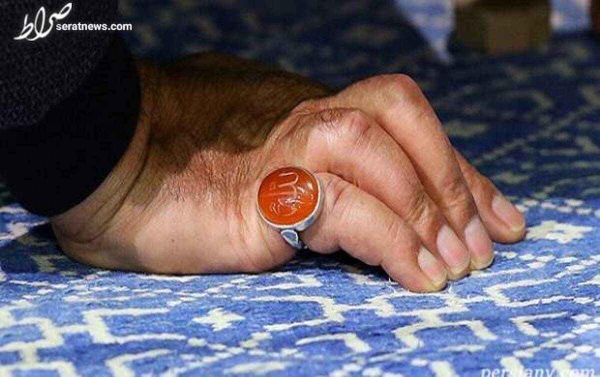 تصویری قدیمی از شهید سلیمانی در کنار جمعی از رزمندگان جنگ تحمیلی