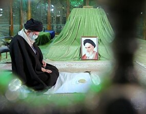تصاویر / حضور رهبر انقلاب اسلامی در مرقد امام خمینی (ره) و گلزار شهدا