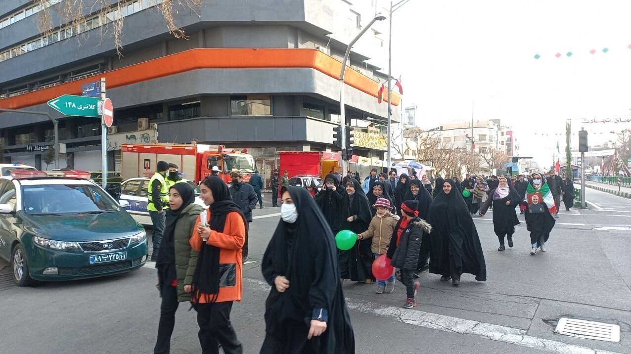 جشن پیروزی انقلاب/ برگزاری راهپیمایی در تهران و ۱۴۰۰ شهر ایران