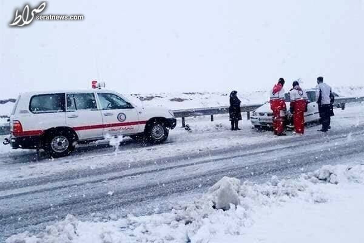 امدادرسانی به بیش از ۸۰۰۰ نفر در برف و کولاک/ رهاسازی ۶۵۷ خودرو از برف
