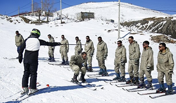 تصاویر / نوهد ارتش جمهوری اسلامی ایران - دوره برف