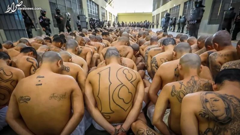 انتقال هزاران زندانی نیمه برهنه به زندان بزرگ السالوادور