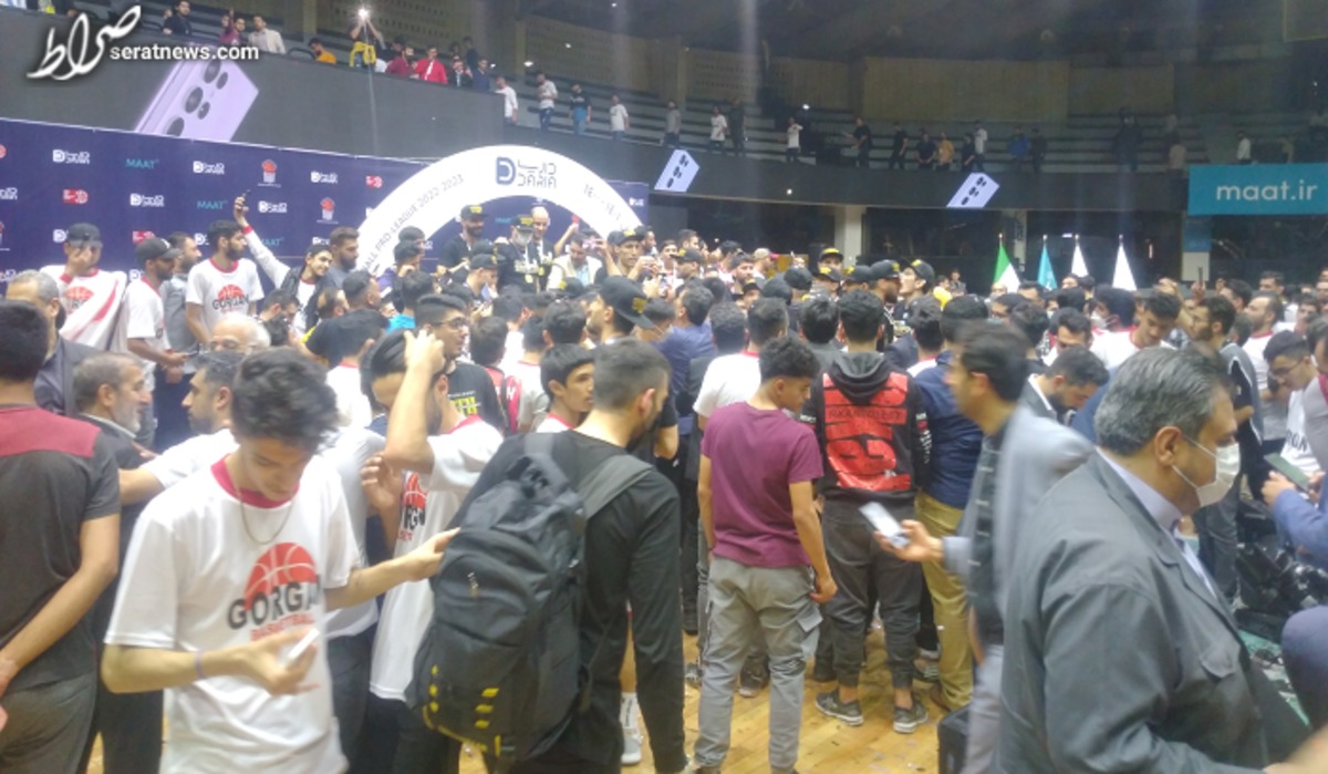 بی نظمی هنگام اهدای جام قهرمانی لیگبرتر بسکتبال