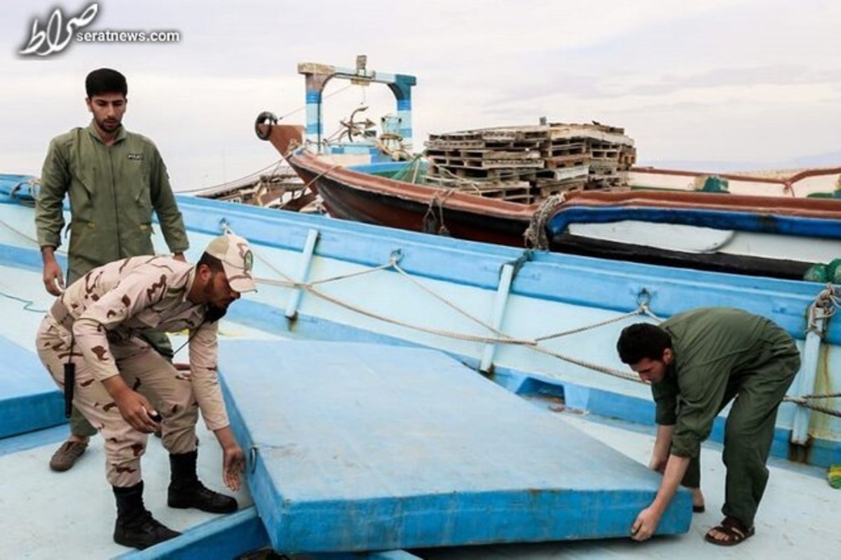 توقیف ۲ فروند شناور حامل ۲۵ هزار لیتر سوخت قاچاق در آب‌های خلیج فارس