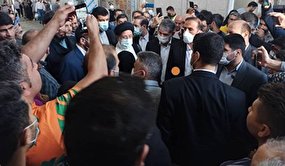 تصاویر/حضور رئیس‌جمهور در میدان بهمن تهران و گفتگو با مردم