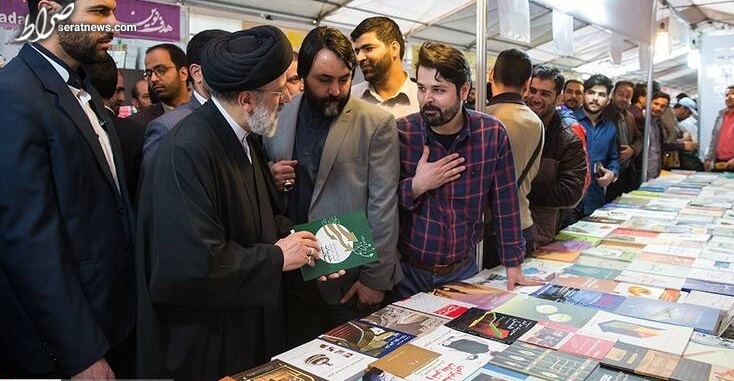 عکس/ بازدید سرزده رئیس جمهور از نمایشگاه کتاب