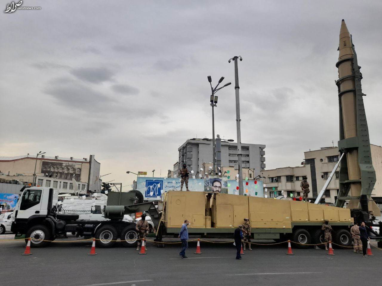 عکس / نمایش موشک‌های خیبرشکن و عماد در حاشیه راهپیمایی روز قدس