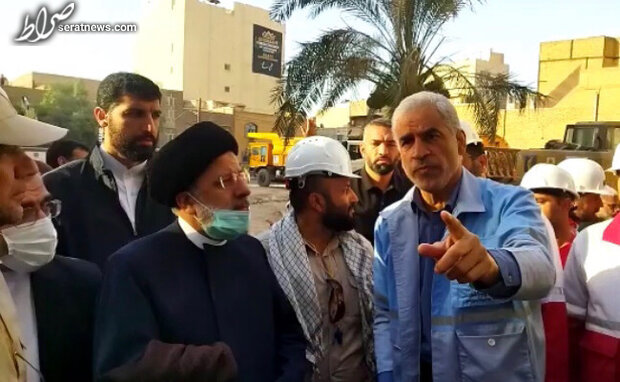 حضور سرزده رئیس جمهور در محل حادثه متروپل آبادان+عکس